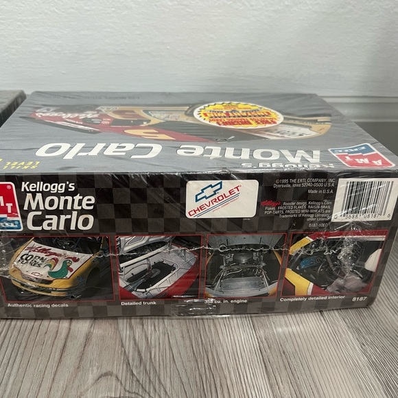 Alan Kulwicki Zerex Thunderbird & Terry Belmote Kellogg NASCAR 1/25 Model Kits - Picture 8 of 9